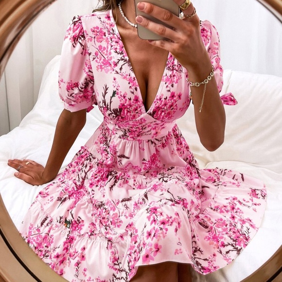 Bellanblue Dresses & Skirts - boho  Pink v Neck  floral puff sleeve ruffle Dress